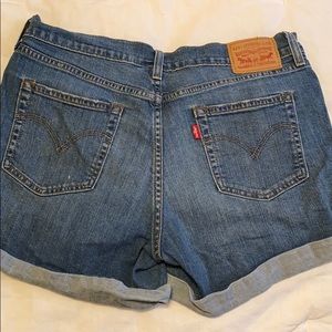 Women’s Distressed Levi’s Shorts Sz 30